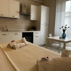 Regina In Sky Santa Giulia - Sky Tv, Wifi E Breakfast Box Appartamento