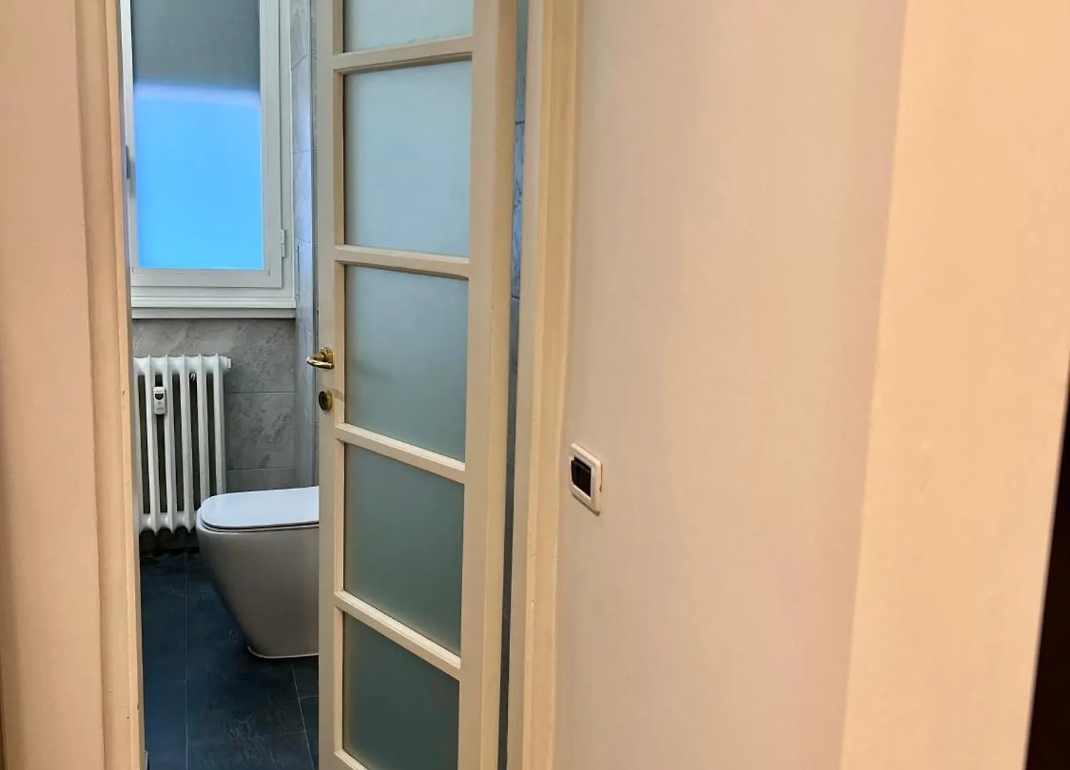 La Bella Milano Charme Apartment 3 Km Away From Duomo/ Netflix & Wi-Fi Included 0*, Milan Italy