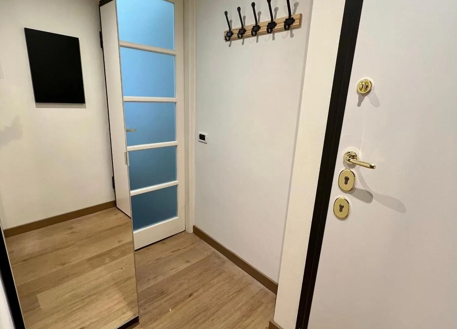 La Bella Milano Charme Apartment 3 Km Away From Duomo/ Netflix & Wi-Fi Included Italy