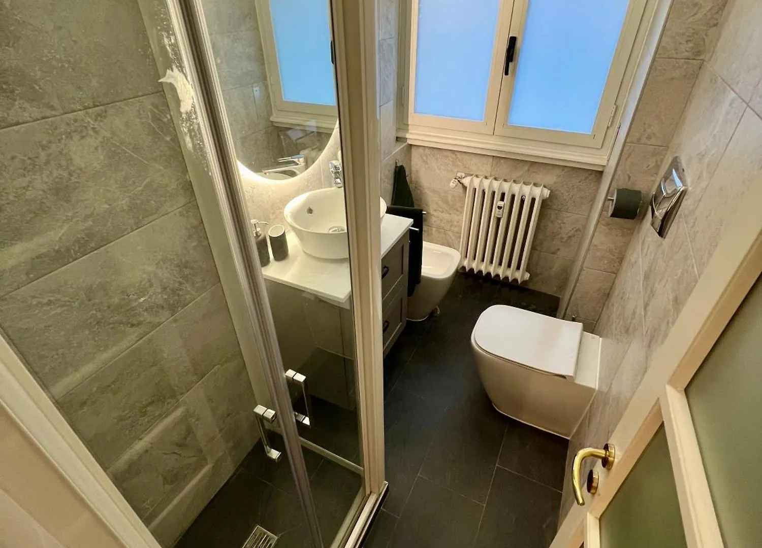 La Bella Milano Charme Apartment 3 Km Away From Duomo/ Netflix & Wi-Fi Included  Milan