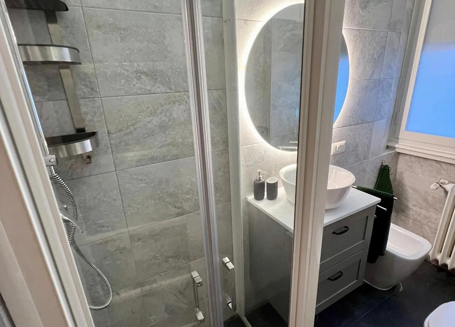 La Bella Milano Charme Apartment 3 Km Away From Duomo/ Netflix & Wi-Fi Included Italy