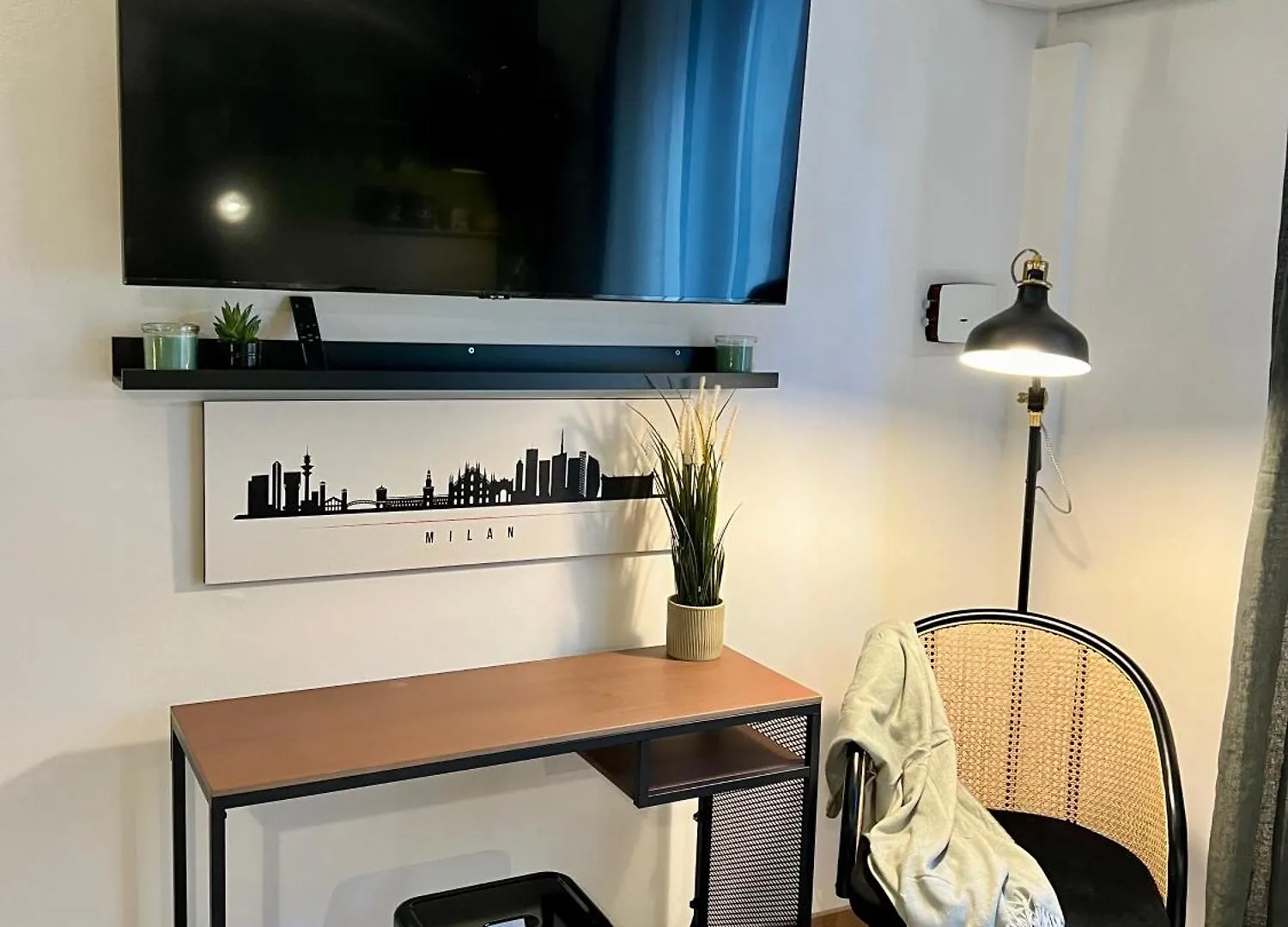 La Bella Milano Charme Apartment 3 Km Away From Duomo/ Netflix & Wi-Fi Included Italy