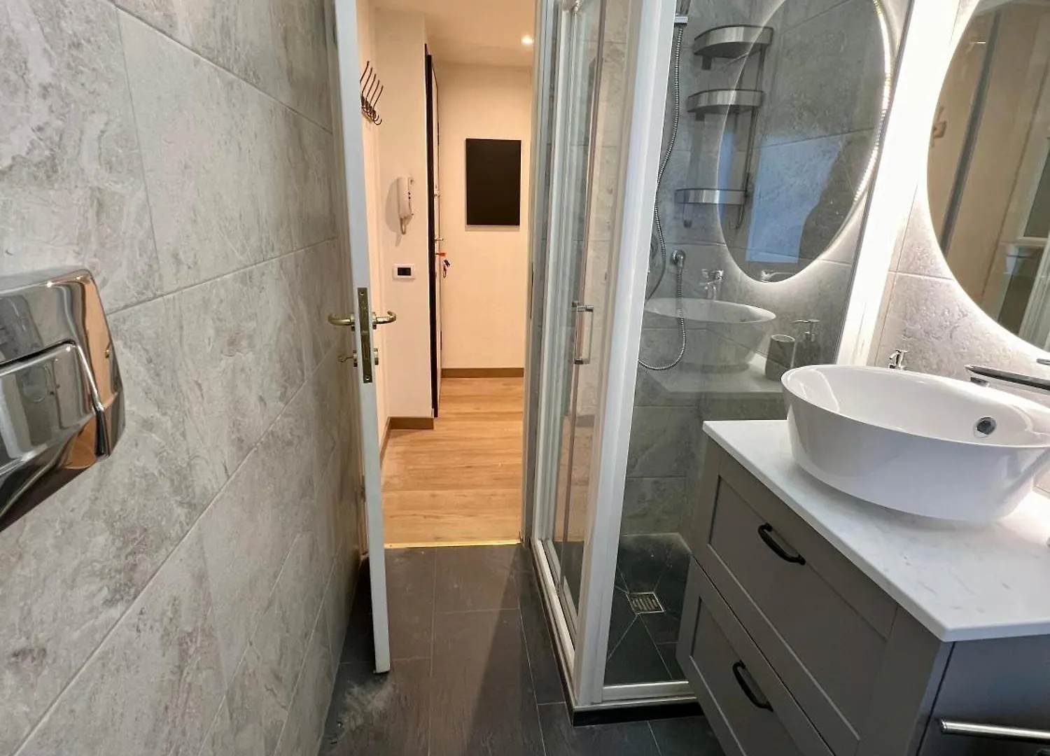 La Bella Milano Charme Apartment 3 Km Away From Duomo/ Netflix & Wi-Fi Included Milan
