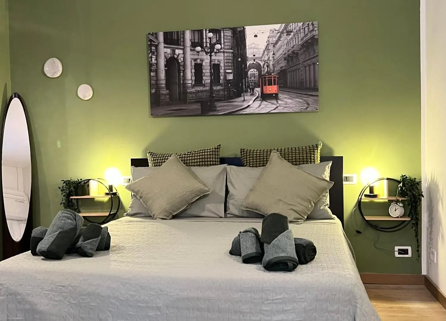 La Bella Milano Charme Apartment 3 Km Away From Duomo/ Netflix & Wi-Fi Included 0*,